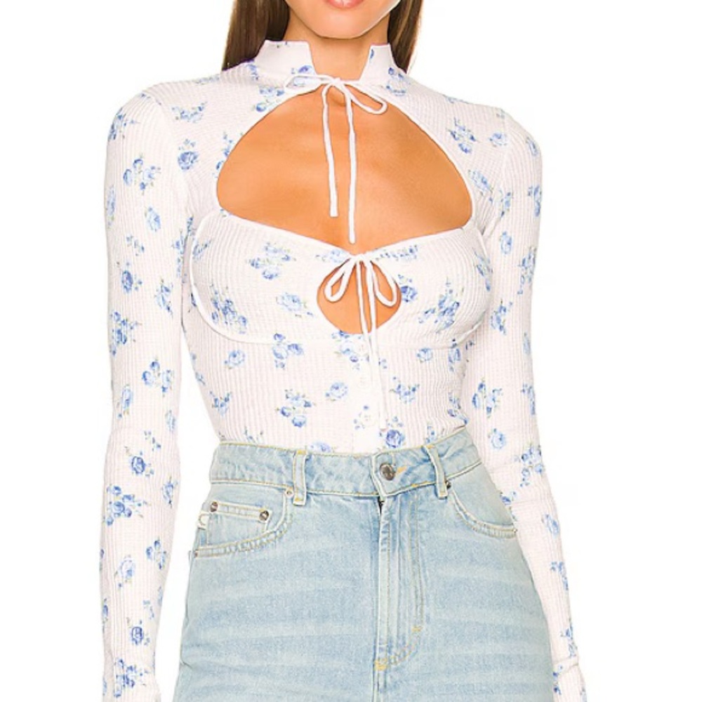 Floral Print Thermal Knit Tie Top in Blue Rose
GUIZIO